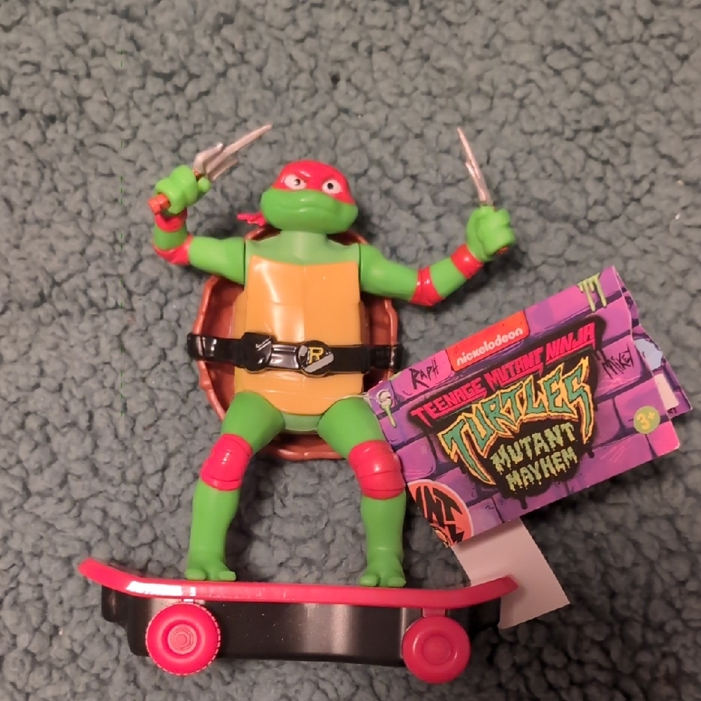 Nickelodeon TMNT Mutant Mayhem Action Figure - Red and Green
